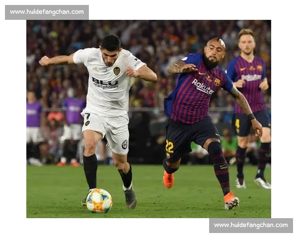 从黄牌警告到红牌罚下解析足球赛场纪律与战术博弈背后规则与心理较量